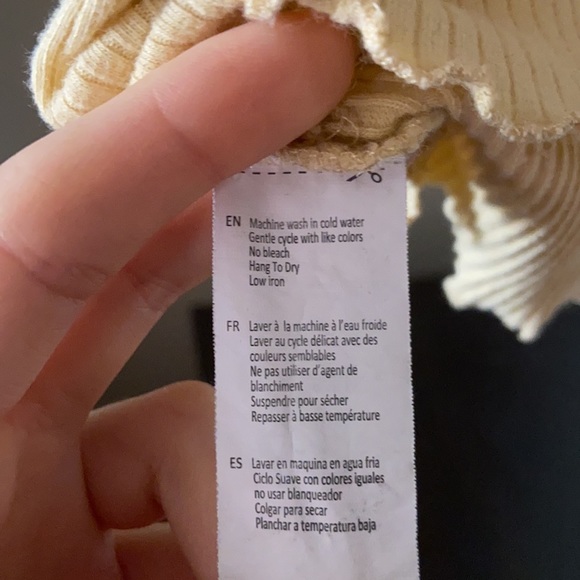 Cute Ribbed Crop Top - Picture 4 of 5